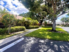 8261 Boca Glades Blvd E in Boca Raton, FL - Foto de edificio - Building Photo