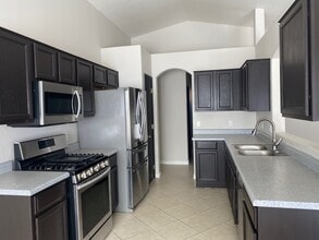 8231 W Lapis Moon Ln in Tucson, AZ - Foto de edificio - Building Photo