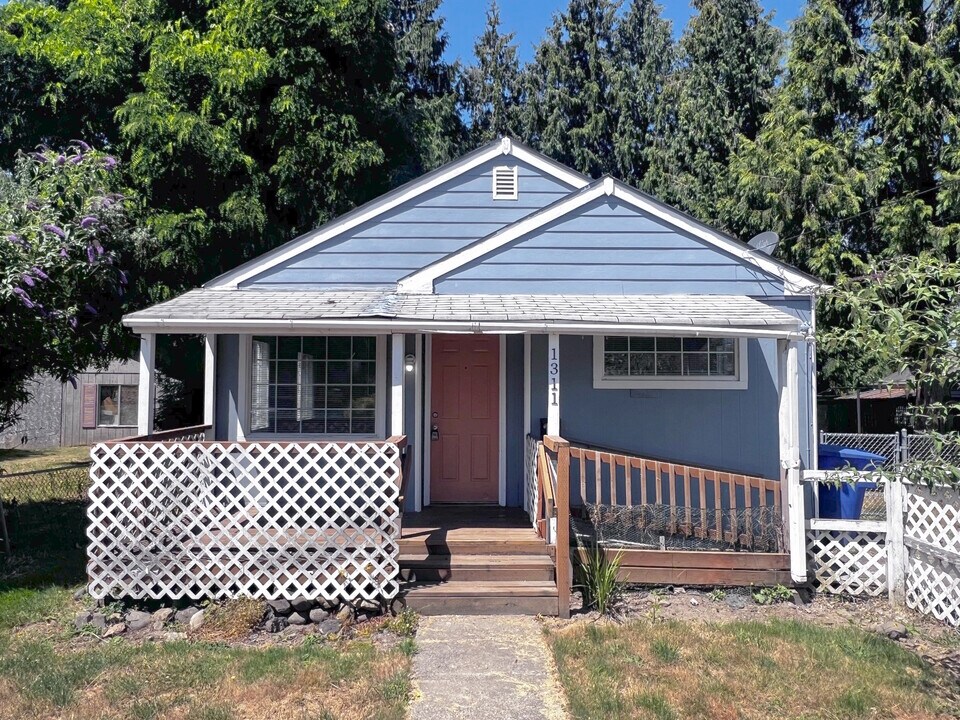 1311 S 3rd Ave in Kelso, WA - Building Photo