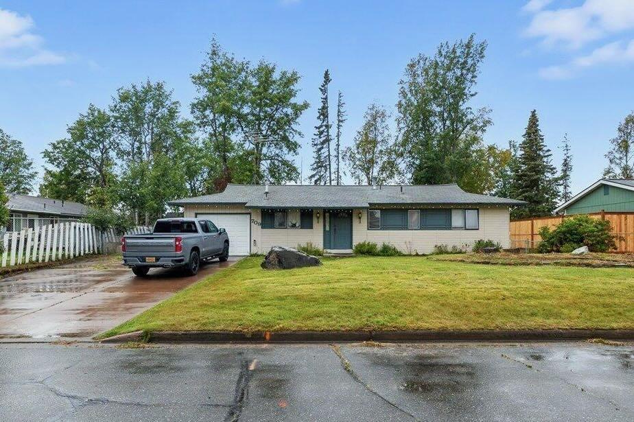 709 Cypress Dr in Kenai, AK - Building Photo