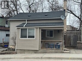 9 Adam St in Cambridge, ON - Building Photo