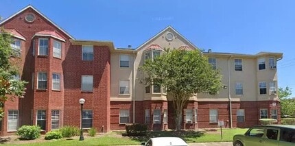 8106 Creekbend Dr in Houston, TX - Foto de edificio - Building Photo