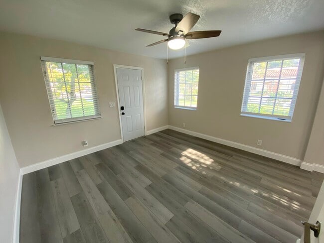 property at 11 N Lakeside Dr