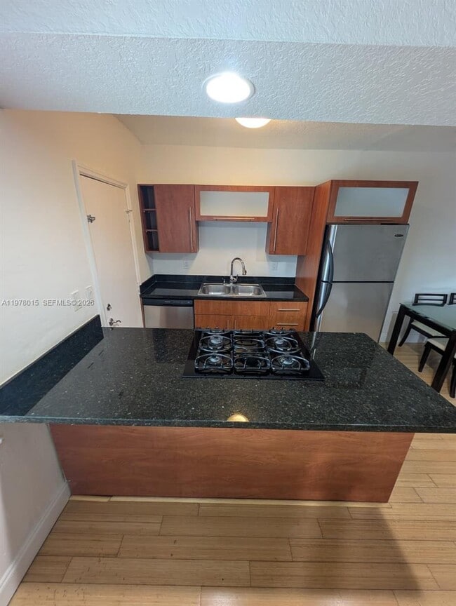 10101 W Bay Harbor Dr in Bay Harbor Islands, FL - Building Photo - Building Photo