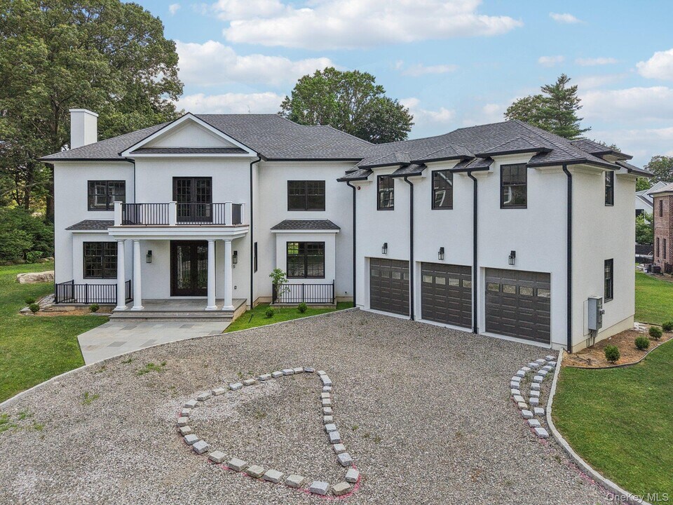 15 High Point Terrace in Scarsdale, NY - Building Photo