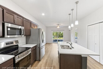 The Residences at Jamestown Quarry in Fitchburg, WI - Foto de edificio - Building Photo