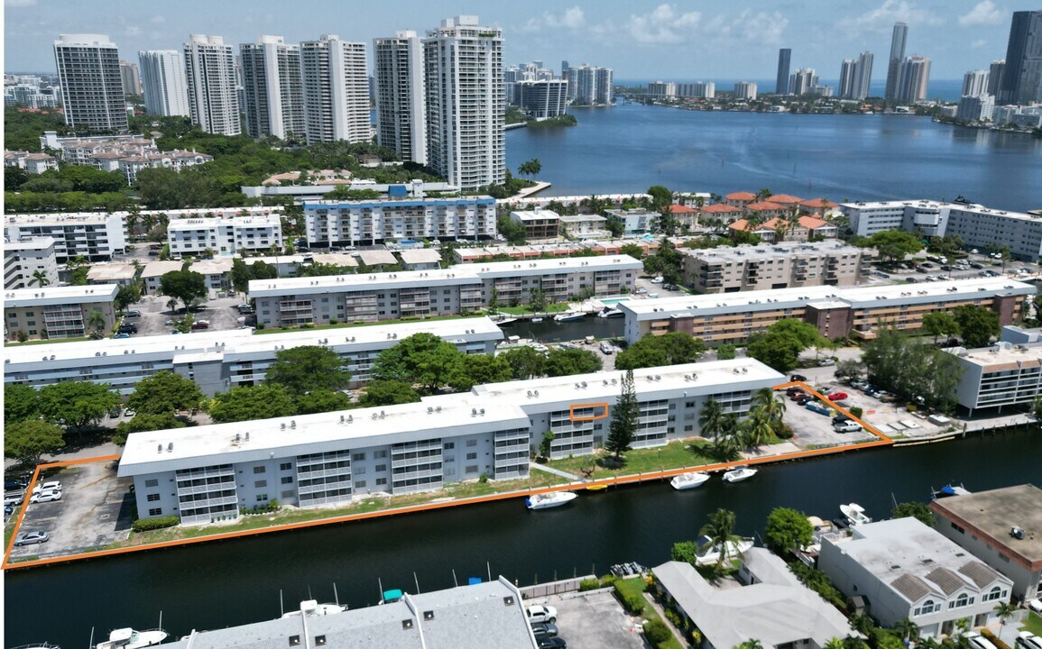 3750 NE 169th St in Sunny Isles Beach, FL - Building Photo
