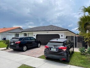 1056 NW 128th Ave in Miami, FL - Building Photo - Building Photo