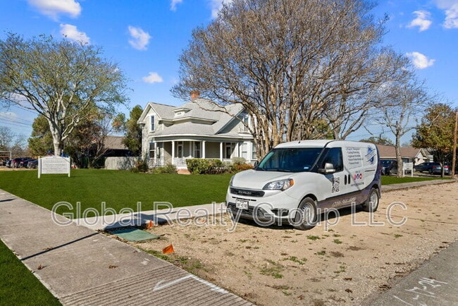 property at 802 W Center St