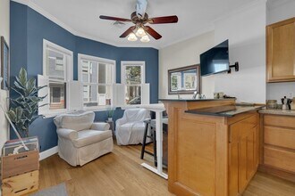 176 H St, Unit 1 in Boston, MA - Foto de edificio - Building Photo
