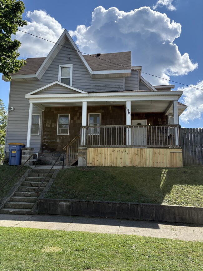 1060 3rd St NW, Unit #2 in Grand Rapids, MI - Building Photo - Building Photo