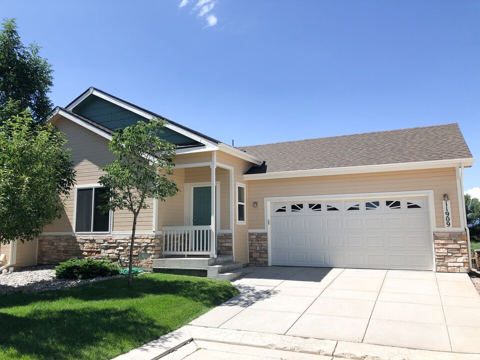 11909 Corbu Heights in Peyton, CO - Foto de edificio