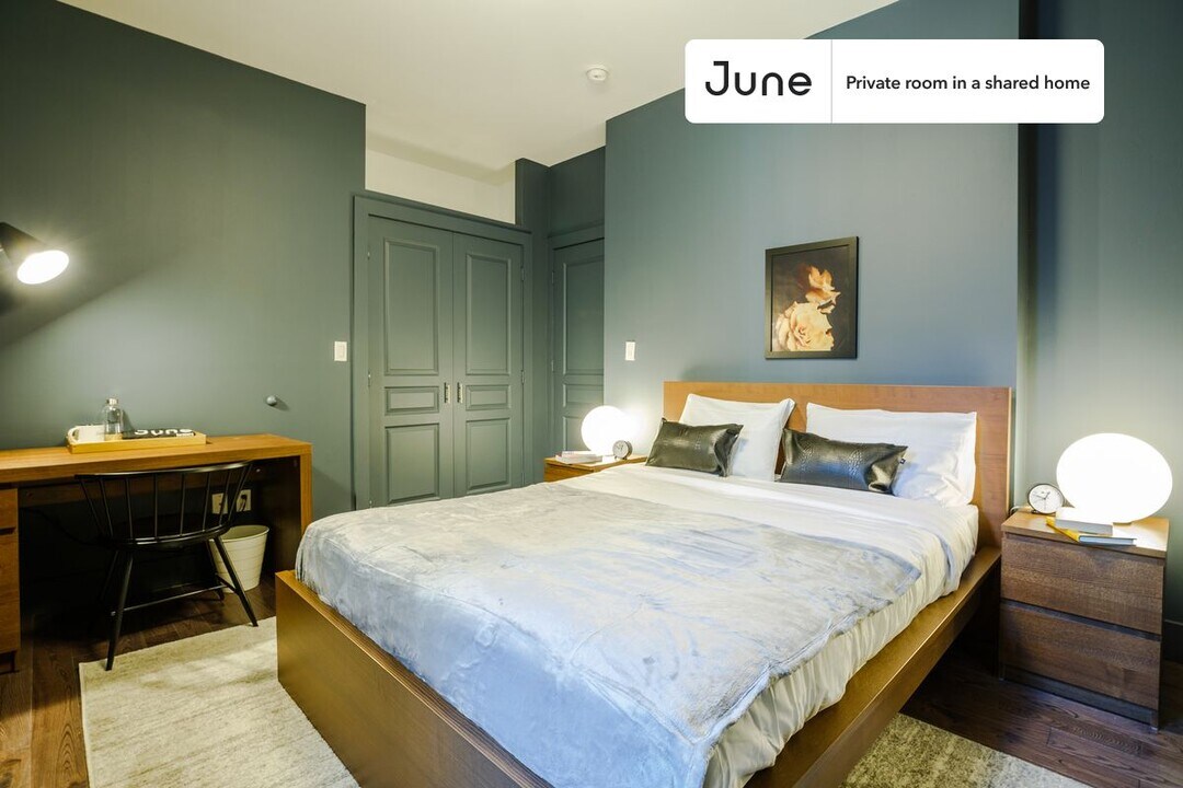 Private bedroom in 5 bed/2 bath Home in New York, NY - Building Photo