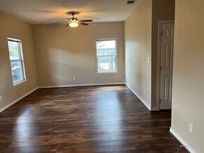 1841 Caroline Ln in Sealy, TX - Building Photo - Building Photo