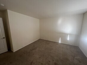 539 Woodside Oaks in Sacramento, CA - Building Photo - Building Photo