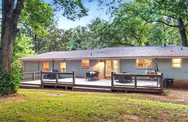 2596 Dawn Dr in Decatur, GA - Building Photo - Building Photo