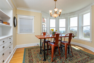 Windsor Court Apartments in Milwaukee, WI - Building Photo - Interior Photo