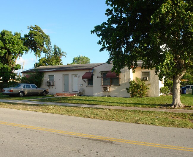 11100 NE 13th Ave in Miami, FL - Foto de edificio - Building Photo