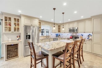 21 Terrell Ave in Hicksville, NY - Building Photo - Building Photo