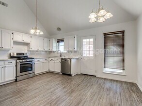 1603 SW 23rd St in Moore, OK - Foto de edificio - Building Photo