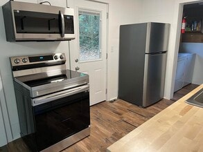 901 Davis Mountain Rd in Hendersonville, NC - Building Photo - Building Photo
