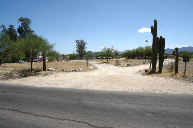 2227 W Oracle Jaynes Station Rd in Tucson, AZ - Building Photo - Building Photo