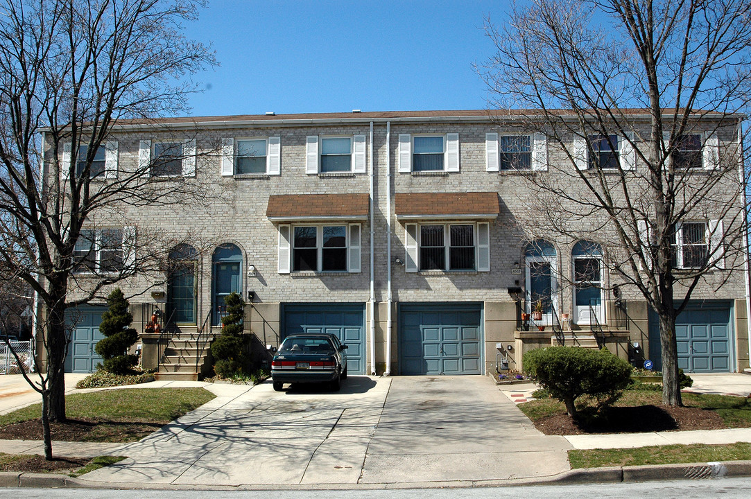 Darby Townhouses in Sharon Hill, PA - Building Photo