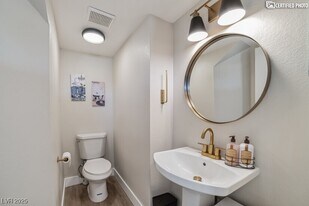 884 Carnival Ave in Las Vegas, NV - Building Photo