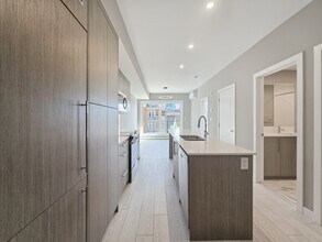 310-315 15 Ave SW in Calgary, AB - Building Photo - Building Photo
