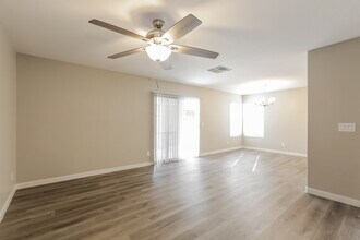 1112 Barton Green Dr in Las Vegas, NV - Building Photo - Building Photo