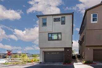 1474 Whistling Kite St in Las Vegas, NV - Foto de edificio - Building Photo