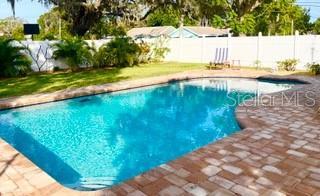 604 7th Ave SW in Largo, FL - Foto de edificio