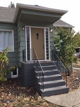 1536 Pennsylvania Ave in Bremerton, WA - Foto de edificio - Building Photo