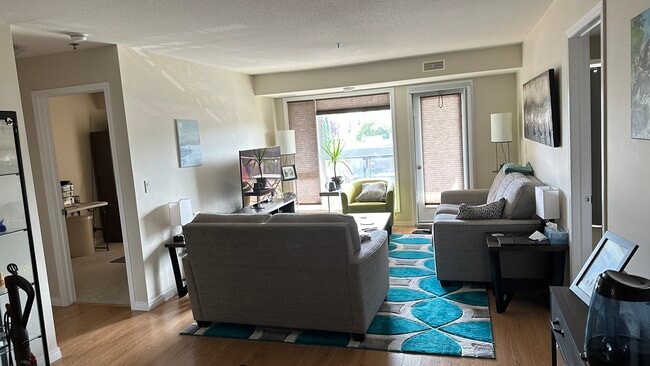 property at 102 Kingsmere Pl