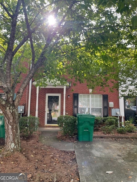 property at 5869 Strathmoor Manor Cir
