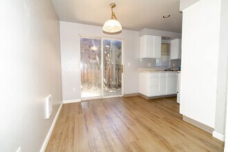 12061 SE Foster Rd-Unit -12061B in Portland, OR - Building Photo - Building Photo