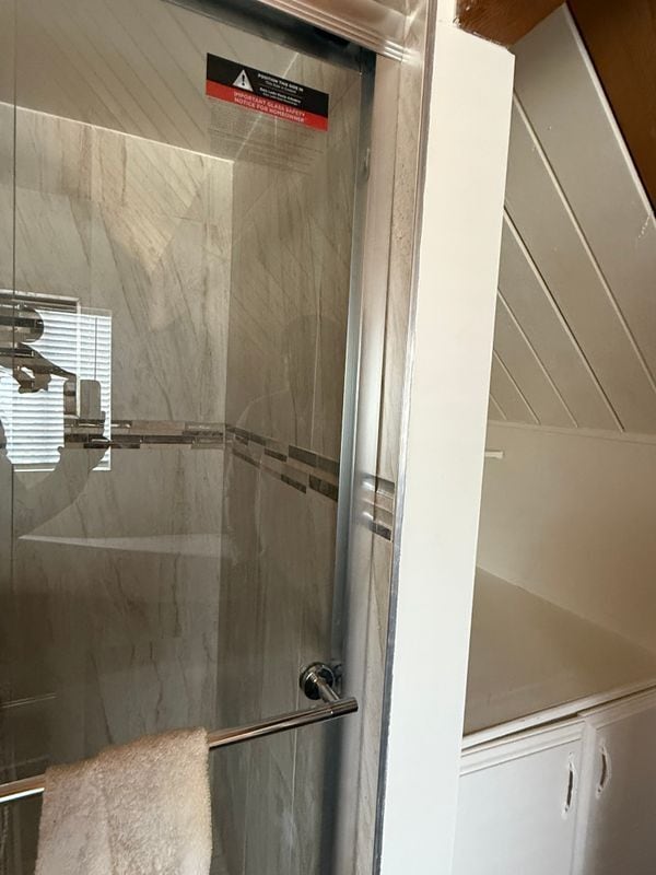 200 E Country Club Blvd in Big Bear, CA - Foto de edificio - Building Photo