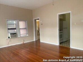 116 Corona Ave in Alamo Heights, TX - Building Photo - Building Photo
