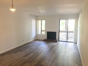 15215 W Magnolia Blvd, Unit 118 in Los Angeles, CA - Building Photo - Building Photo