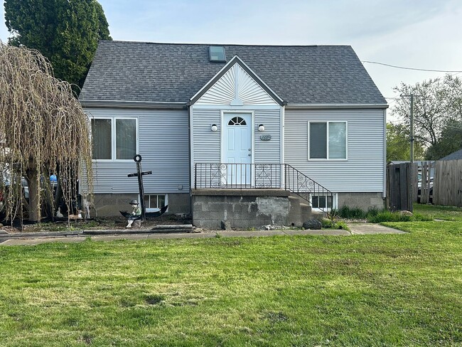property at 1025 E Broadway St