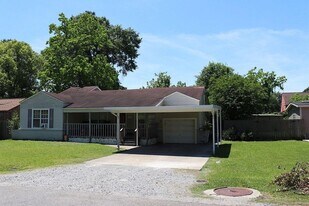 3141 Boyd Ave in Groves, TX - Building Photo