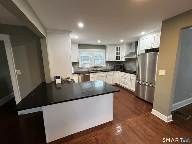 70 Hawthorne St in Bridgeport, CT - Foto de edificio - Building Photo