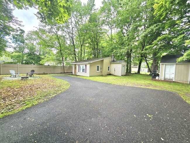 property at 5 Maple Ct