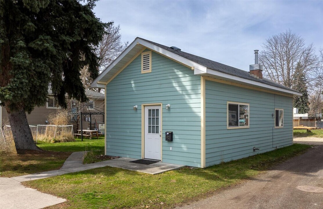 1921 Thames St in Missoula, MT - Foto de edificio