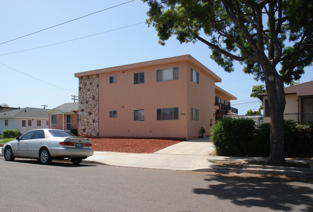 216 Del Mar Ave in Chula Vista, CA - Foto de edificio