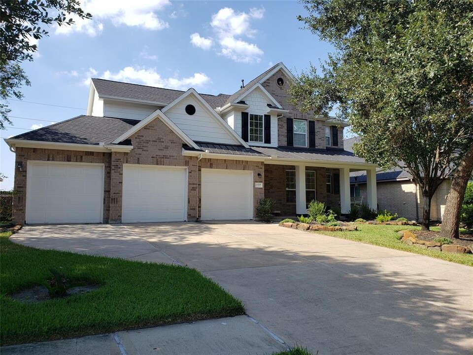 12115 Fall River Pass Ln in Humble, TX - Foto de edificio