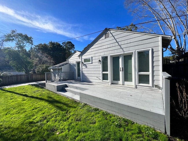 2 Nevada St in San Rafael, CA - Building Photo - Building Photo