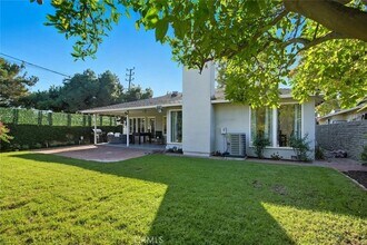 5210 Ventura Canyon Ave in Los Angeles, CA - Building Photo - Building Photo
