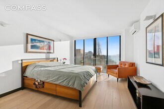 21 S End Ave in New York, NY - Building Photo - Building Photo