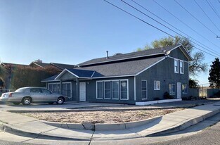 1937 Sunshine Ter SE, Unit B in Albuquerque, NM - Building Photo